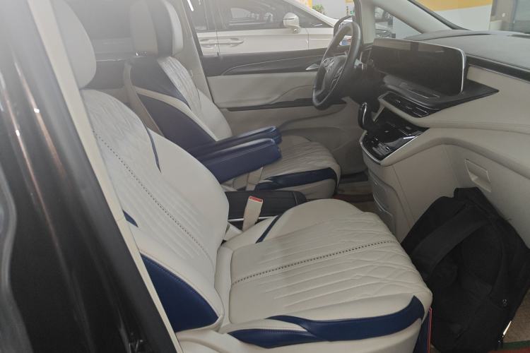 Used Buick GL8 2021 ES Landtrek 653T Comfort Edition Right Front Seat