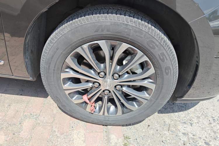 Used Buick GL8 2021 Land Cruiser Executive Class 652T Luxury Model Right Front Wheel Hub