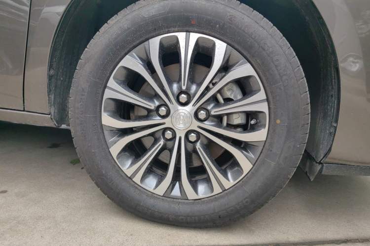 Used Buick GL8 2021 Land Cruiser Executive Class 652T Comfort Model Right Front Wheel Hub