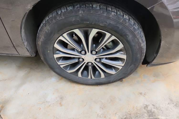 Used Buick GL8 2021 Land Cruiser Executive Class 652T Comfort Model Right Front Wheel Hub