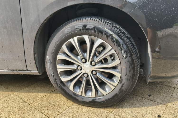Used Buick GL8 2021 Land Cruiser Executive Class 652T Comfort Model Right Front Wheel Hub