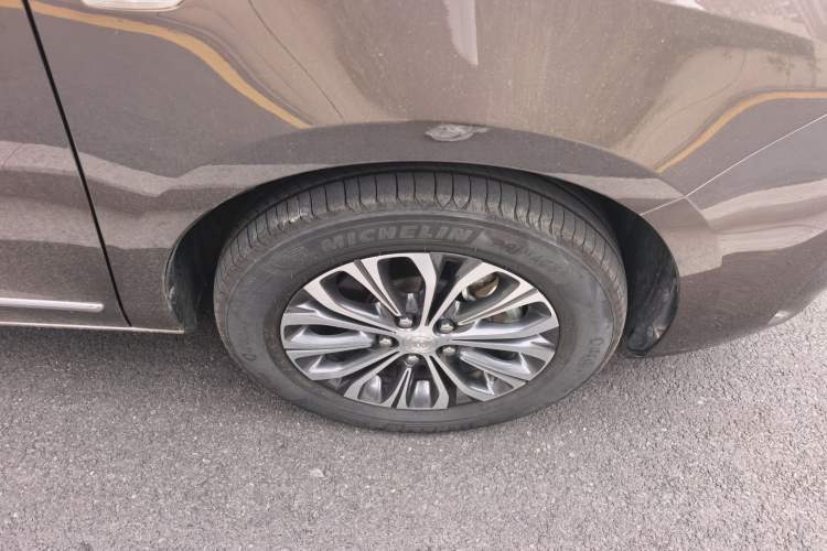 Used Buick GL8 2021 Land Cruiser Executive Class 652T Luxury Model Right Front Wheel Hub