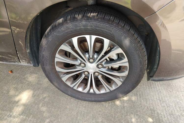 Used Buick GL8 2021 Land Cruiser Executive Class 652T Comfort Model Right Front Wheel Hub
