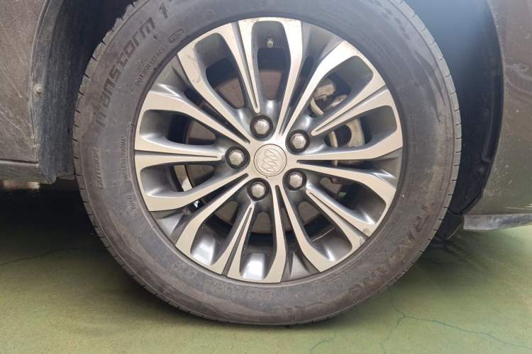 Used Buick GL8 2021 Land Cruiser Executive Class 652T Comfort Model Right Front Wheel Hub