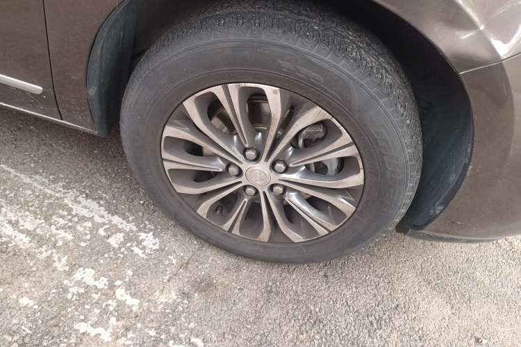 Used Buick GL8 2021 Land Cruiser Executive Class 652T Luxury Model Right Front Wheel Hub