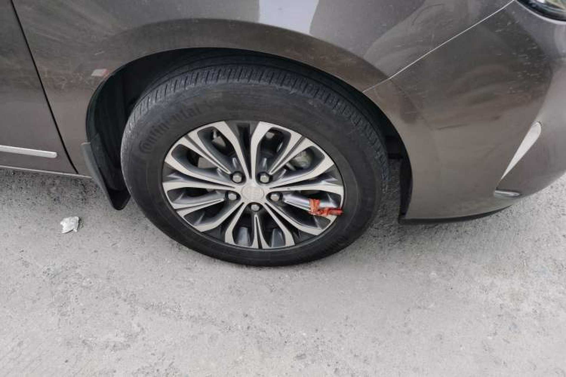 Used Buick GL8 2021 Land Cruiser Executive Class 652T Luxury Model Right Front Wheel Hub