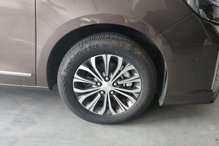 Used Buick GL8 2021 Land Cruiser Executive Class 652T Luxury Model Right Front Wheel Hub