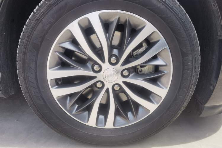 Used Buick GL8 2021 ES Land Cruiser 653T Luxury Edition Right Front Wheel Hub