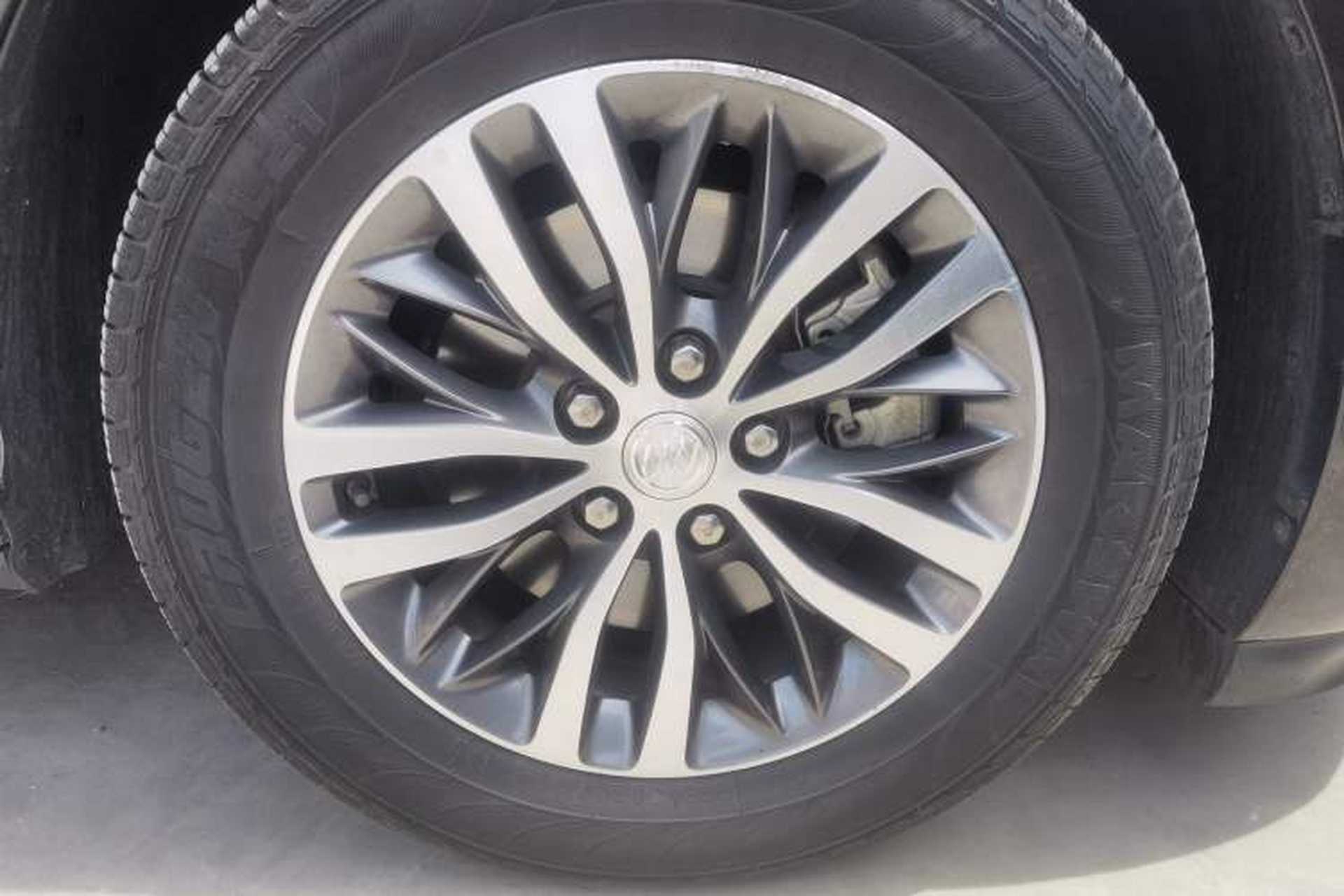Used Buick GL8 2021 ES Land Cruiser 653T Luxury Edition Right Front Wheel Hub