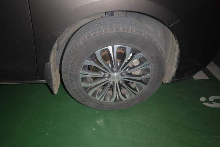 Used Buick GL8 2021 Land Cruiser Executive Class 652T Comfort Model Right Front Wheel Hub