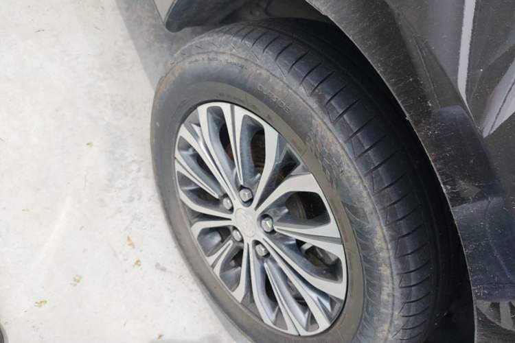 Used Buick GL8 2021 Land Cruiser Executive Class 652T Luxury Model Right Front Wheel Hub