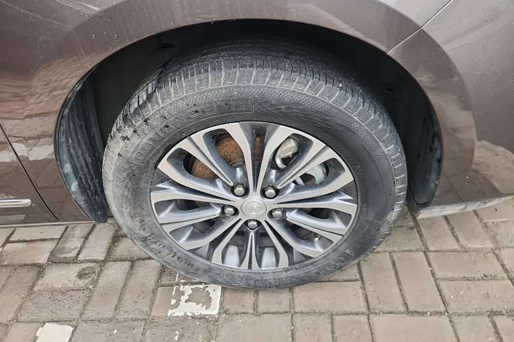 Used Buick GL8 2021 Land Cruiser Executive Class 652T Luxury Model Right Front Wheel Hub