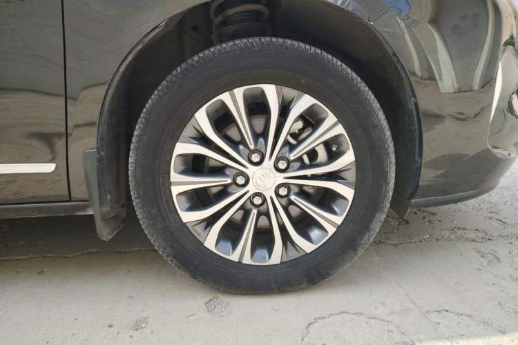 Used Buick GL8 2021 Land Cruiser Executive Class 652T Luxury Model Right Front Wheel Hub