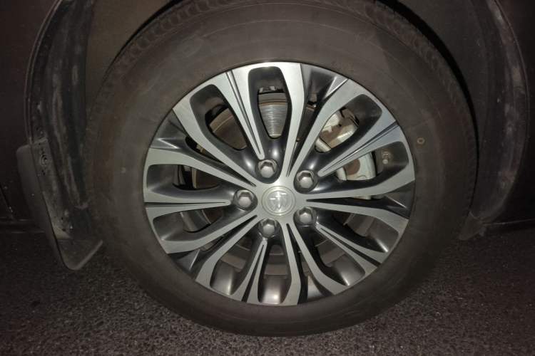 Used Buick GL8 2021 Land Cruiser Executive Class 652T Luxury Model Right Front Wheel Hub