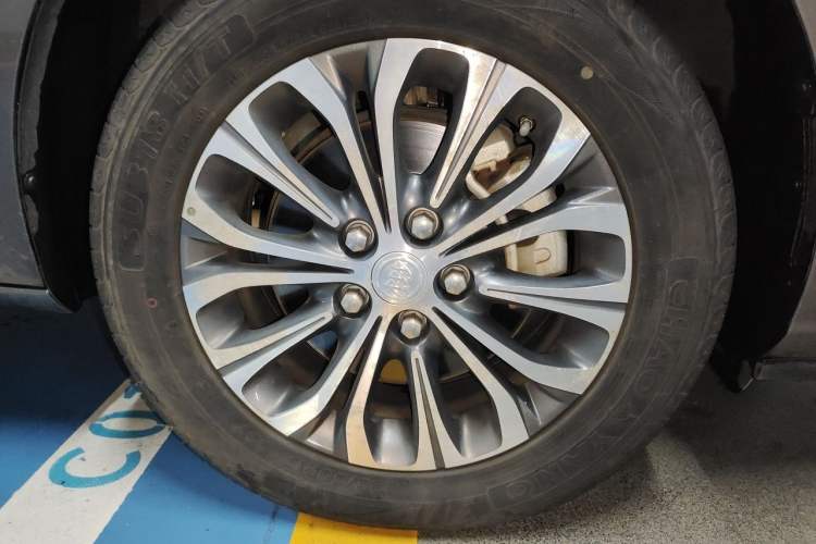 Used Buick GL8 2021 Land Cruiser Executive Class 652T Luxury Model Right Front Wheel Hub