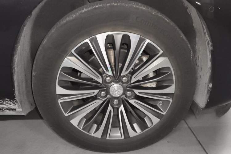 Used Buick GL8 2021 ES Land Cruiser 653T Flagship Model Right Front Wheel Hub