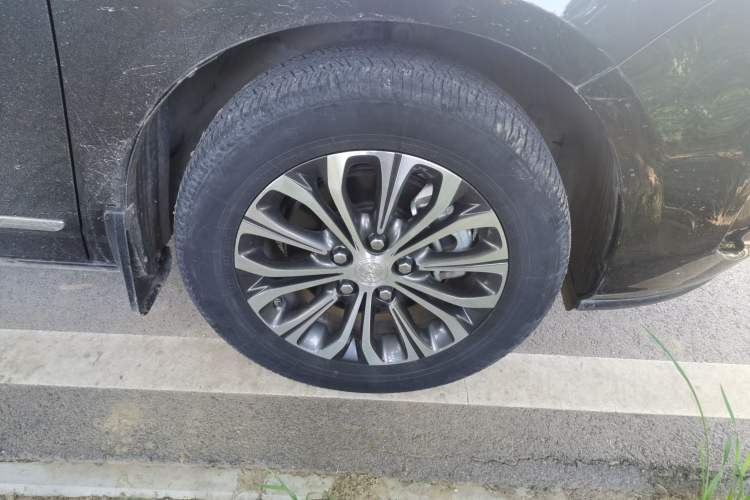 Used Buick GL8 2021 Land Cruiser Executive Class 652T Luxury Model Right Front Wheel Hub