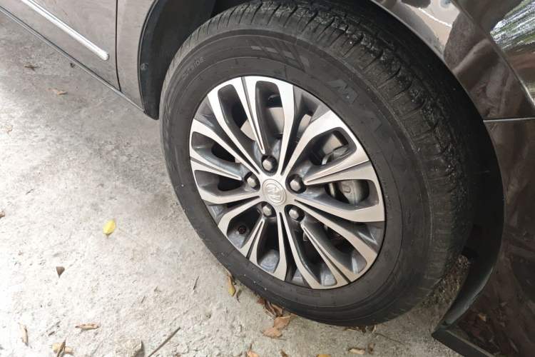 Used Buick GL8 2021 Land Cruiser Executive Class 652T Comfort Model Right Front Wheel Hub