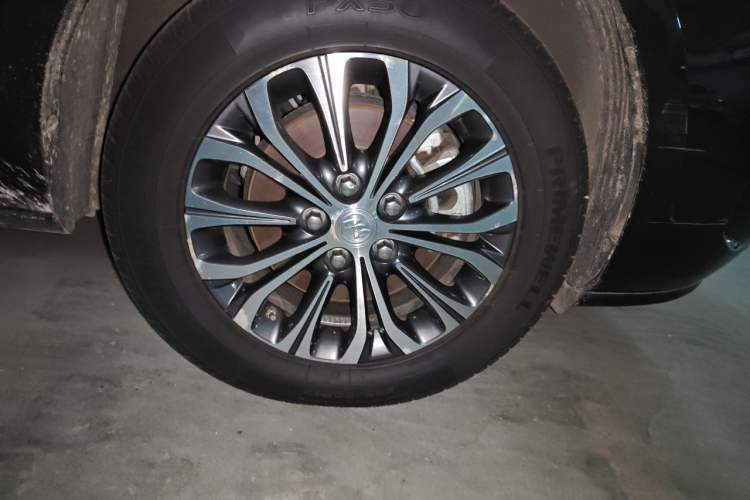 Used Buick GL8 2021 Land Cruiser Executive Class 652T Luxury Model Right Front Wheel Hub