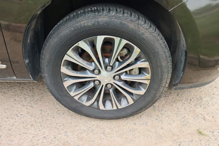 Used Buick GL8 2021 Land Cruiser Executive Class 652T Luxury Model Right Front Wheel Hub