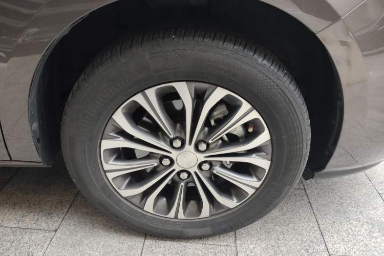 Used Buick GL8 2021 Land Cruiser Executive Class 652T Luxury Model Right Front Wheel Hub