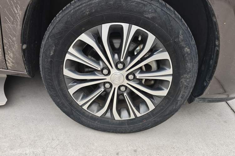 Used Buick GL8 2021 Land Cruiser Executive Class 652T Luxury Model Right Front Wheel Hub