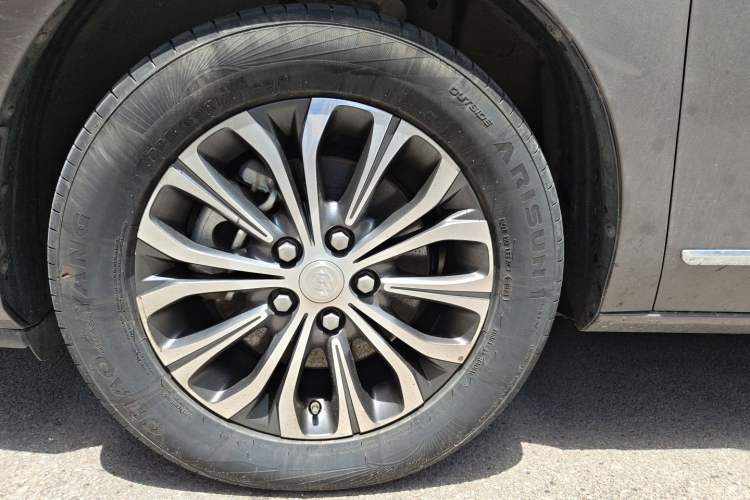 Used Buick GL8 2021 Land Cruiser Executive Class 652T Luxury Model Right Front Wheel Hub