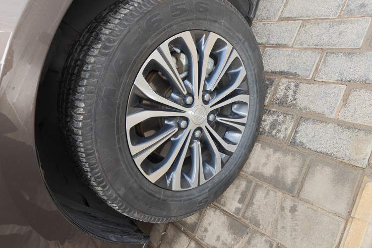 Used Buick GL8 2021 Land Cruiser Executive Class 652T Comfort Model Right Front Wheel Hub