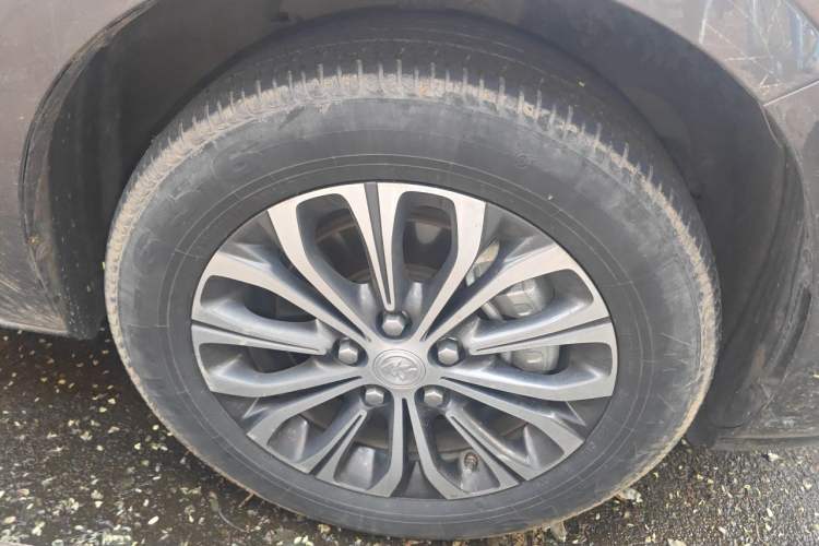 Used Buick GL8 2021 Land Cruiser Executive Class 652T Comfort Model Right Front Wheel Hub