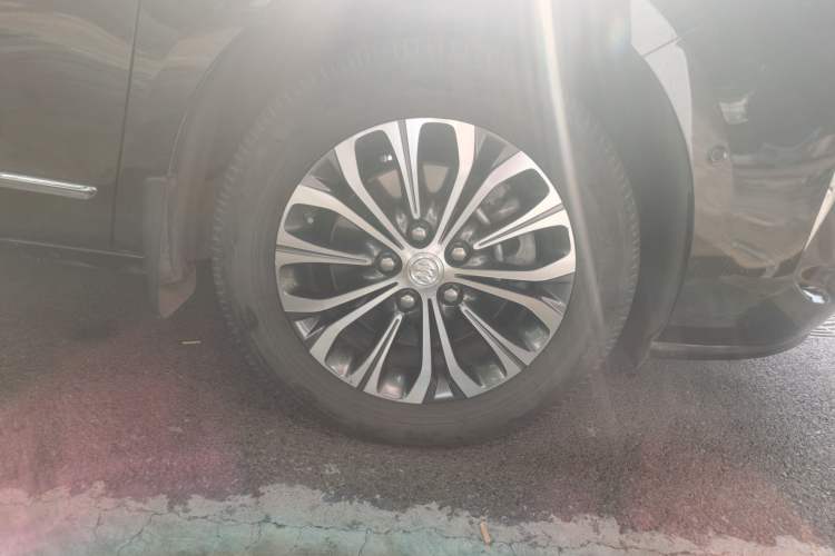 Used Buick GL8 2021 Land Cruiser Executive Class 652T Smart Luxury Model Right Front Wheel Hub