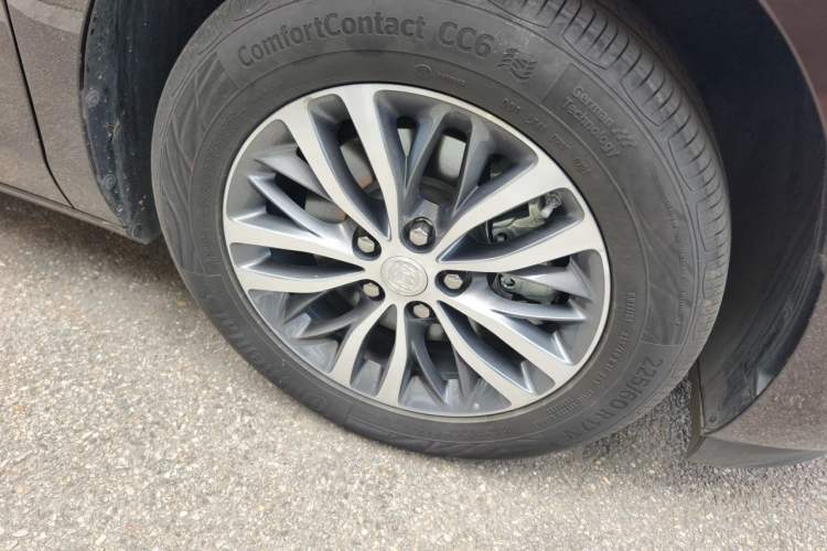 Used Buick GL8 2021 ES Landtrek 653T Comfort Edition Right Front Wheel Hub
