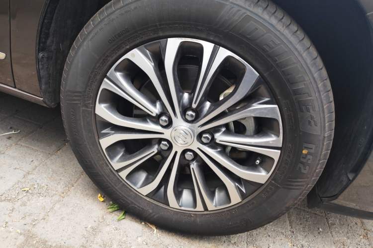 Used Buick GL8 2021 Land Cruiser Executive Class 652T Comfort Model Right Front Wheel Hub
