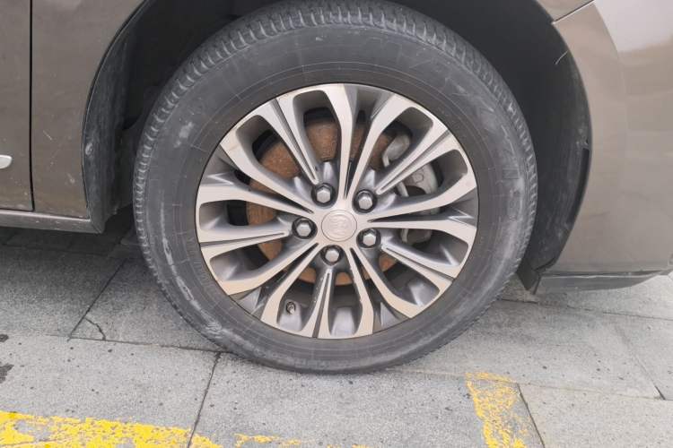 Used Buick GL8 2021 Land Cruiser Executive Class 652T Luxury Model Right Front Wheel Hub