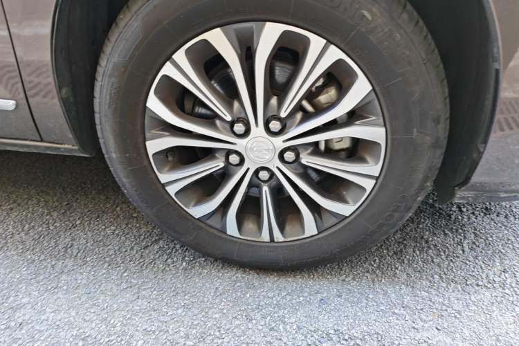 Used Buick GL8 2021 Land Cruiser Executive Class 652T Luxury Model Right Front Wheel Hub