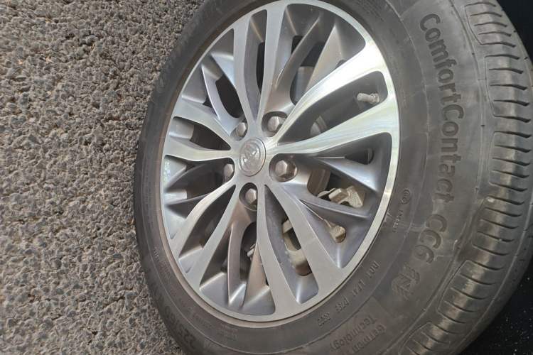 Used Buick GL8 2021 ES Land Cruiser 653T Luxury Edition Right Front Wheel Hub