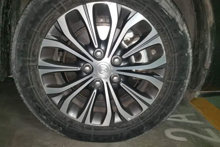 Used Buick GL8 2021 Land Cruiser Executive Class 652T Luxury Model Right Front Wheel Hub