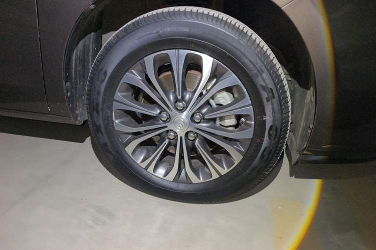 Used Buick GL8 2021 Land Cruiser Executive Class 652T Comfort Model Right Front Wheel Hub
