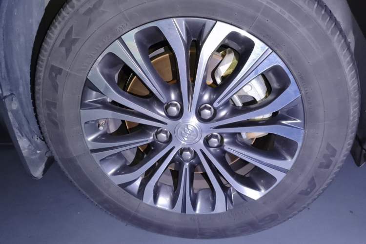 Used Buick GL8 2021 Land Cruiser Executive Class 652T Comfort Model Right Front Wheel Hub