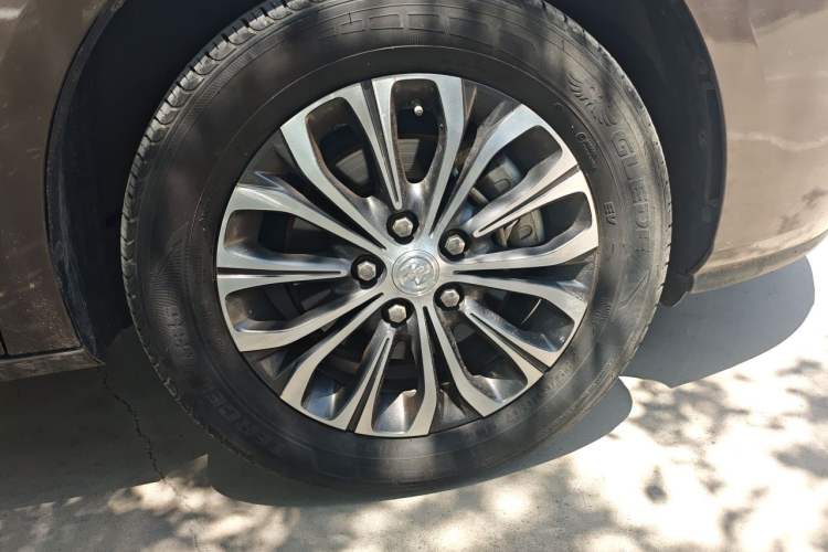 Used Buick GL8 2021 Land Cruiser Executive Class 652T Luxury Model Right Front Wheel Hub