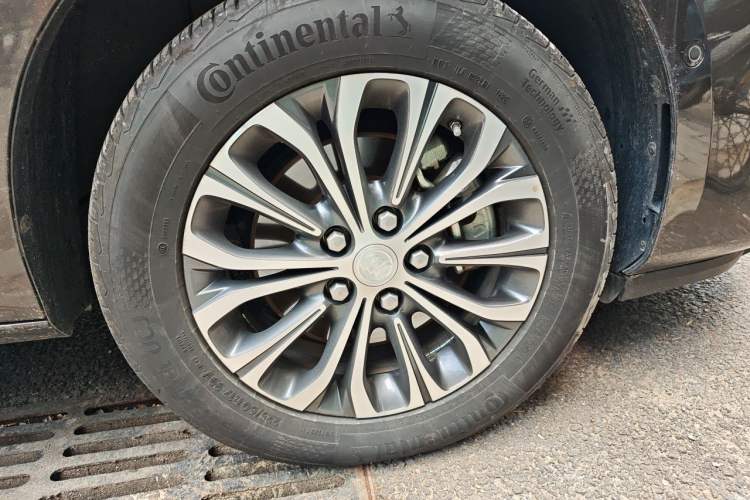 Used Buick GL8 2021 Land Cruiser Executive Class 652T Smart Luxury Model Right Front Wheel Hub