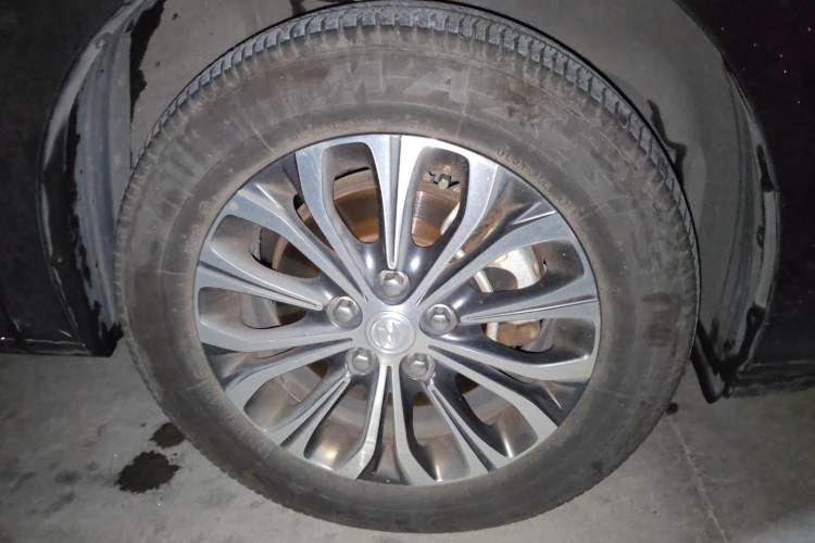 Used Buick GL8 2021 Land Cruiser Executive Class 652T Comfort Model Right Front Wheel Hub