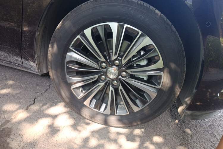 Used Buick GL8 2021 ES Landtrek 653T Luxury Model Right Front Wheel Hub