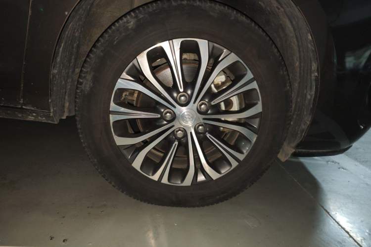Used Buick GL8 2021 Land Cruiser Executive Class 652T Comfort Model Right Front Wheel Hub