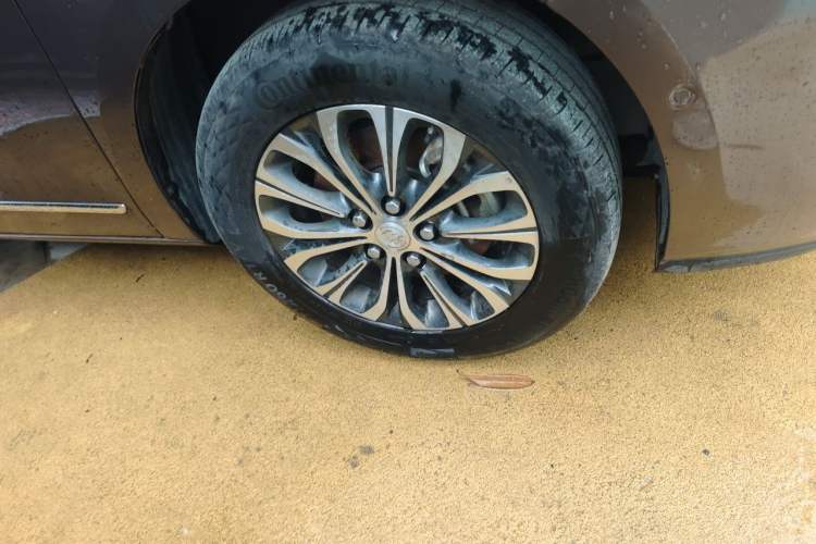Used Buick GL8 2021 Land Cruiser Executive Class 652T Smart Luxury Model Right Front Wheel Hub