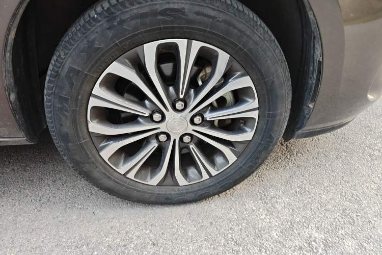 Used Buick GL8 2021 Land Cruiser Executive Class 652T Luxury Model Right Front Wheel Hub