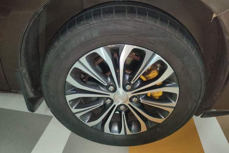 Used Buick GL8 2021 Land Cruiser Executive Class 652T Luxury Model Right Front Wheel Hub