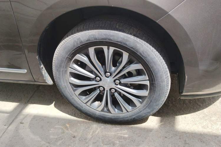 Used Buick GL8 2021 Land Cruiser Executive Class 652T Luxury Model Right Front Wheel Hub