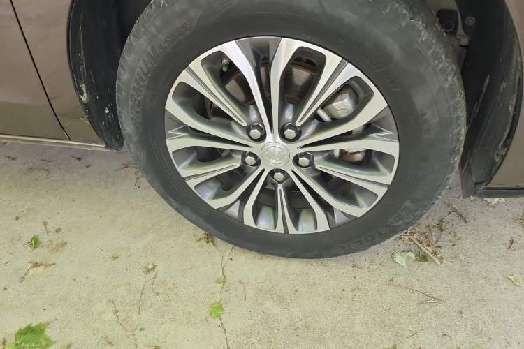 Used Buick GL8 2021 Land Cruiser Executive Class 652T Comfort Model Right Front Wheel Hub