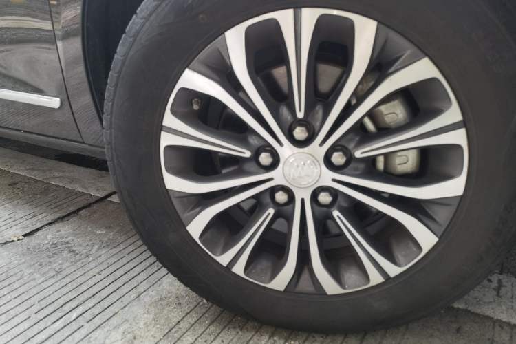 Used Buick GL8 2021 Land Cruiser Executive Class 652T Luxury Model Right Front Wheel Hub