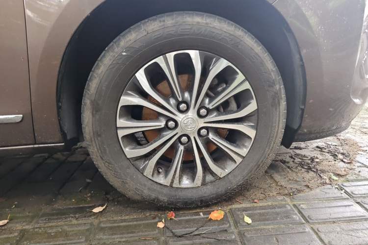 Used Buick GL8 2021 Land Cruiser Executive Class 652T Luxury Model Right Front Wheel Hub